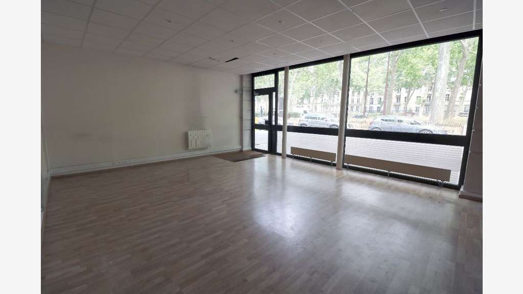 A louer local 185m² avenue de St Cloud Versailles