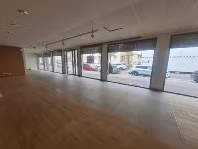 A louer local commercial à Versailles-Chantiers