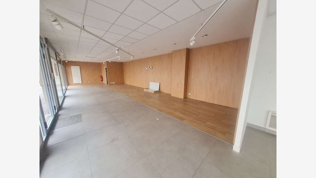A louer local commercial à Versailles-Chantiers