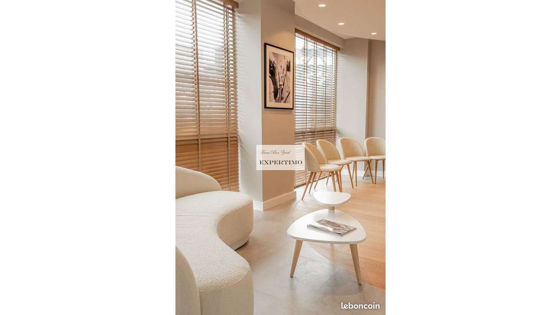 VERSAILLES LOCATION IMMEUBLE 292 m² avec cour.