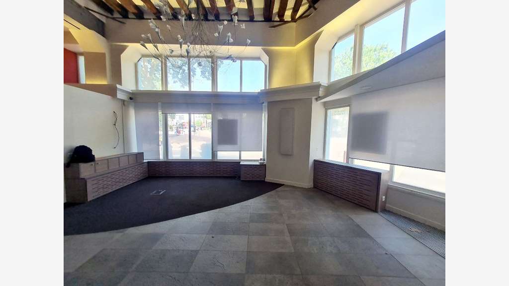A louer ens immo de 689m² à Versailles Saint Louis
