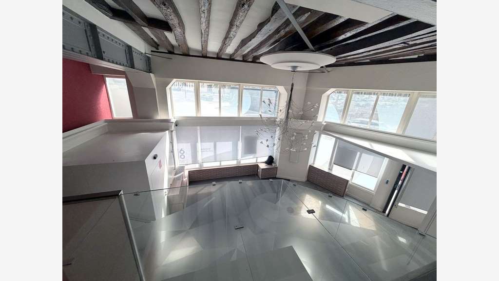 A louer ens immo de 689m² à Versailles Saint Louis