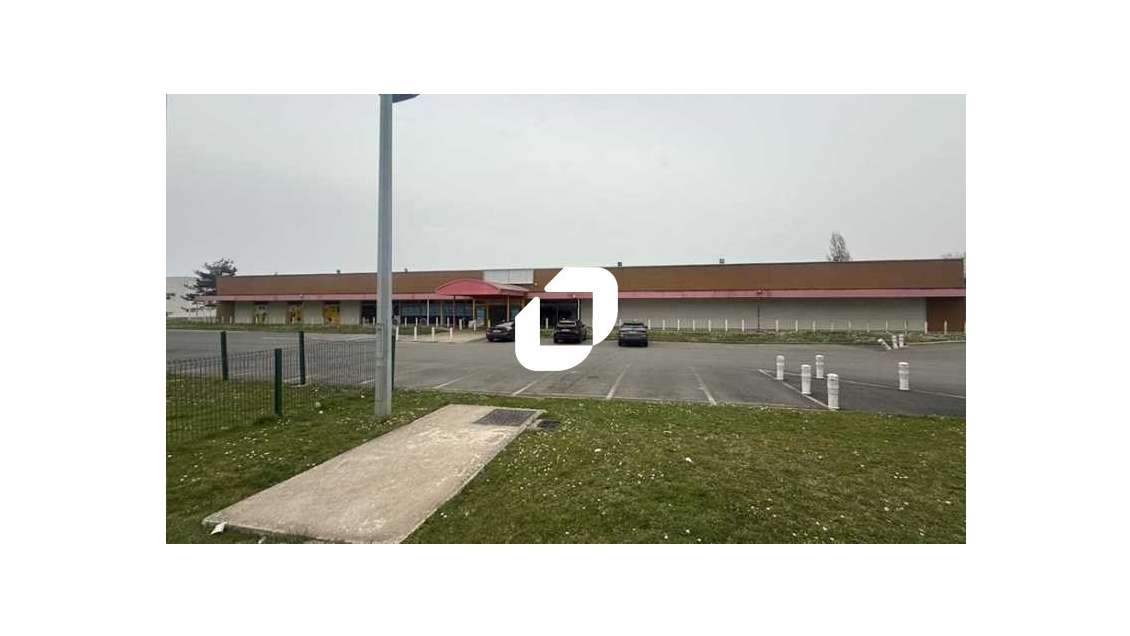A louer Local commercial 3300m² Vert saint denis