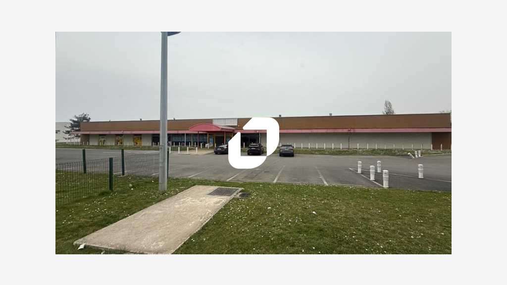 A louer Local commercial 3300m² Vert saint denis