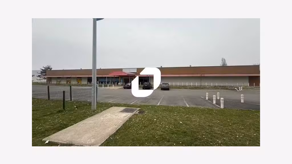 A louer Local commercial 3300m² Vert saint denis