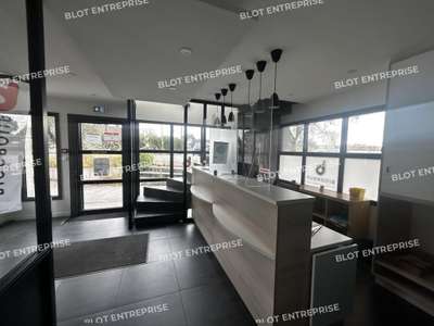 À LOUER - LOCAUX COMMERCIAUX - 122 M² - VERTOU