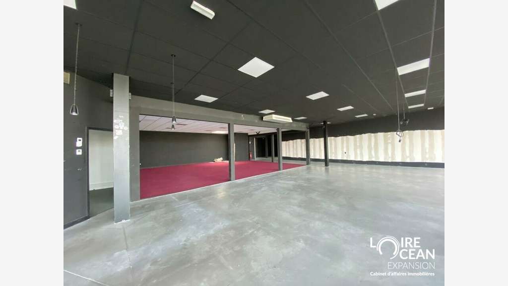 A LOUER LOCAL COMMERCIAL / POLE SUD