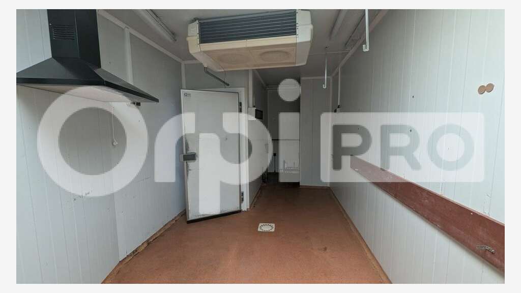 Local commercial 121m² à louer empl N°1 à Vias 