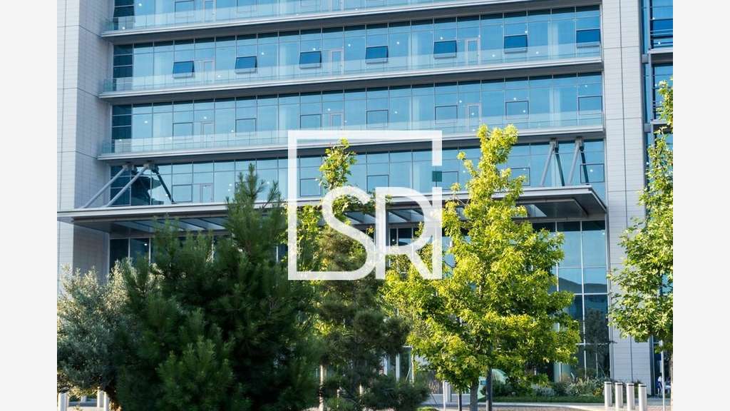 LOCAL COMMERCIAL DE 700 M² - 03200 VICHY