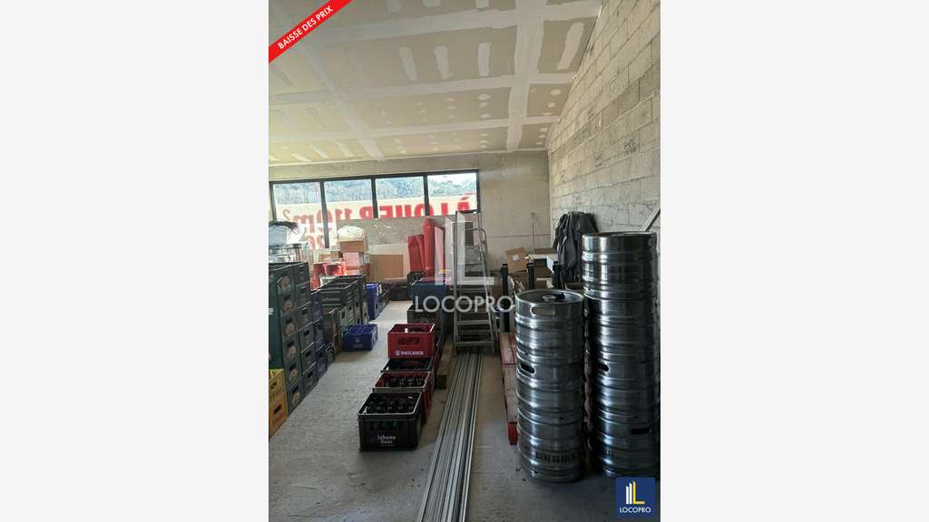 A louer local commercial neuf 105m² à Vidauban