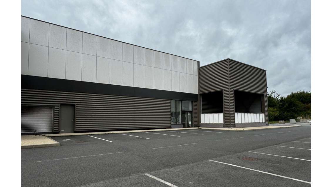 Location local commercial 180m² à Villabé