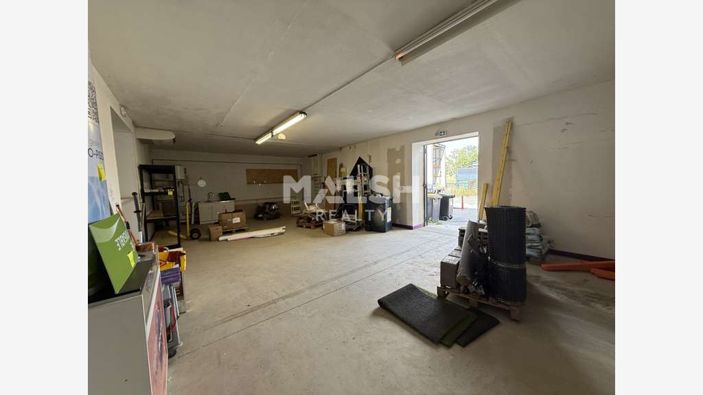 Location local commercial 425m² en ZAC à Villars