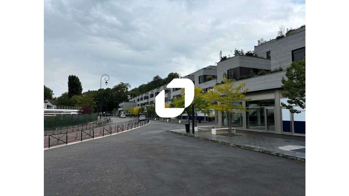 A louer Local commercial 586m² Ville d'avray