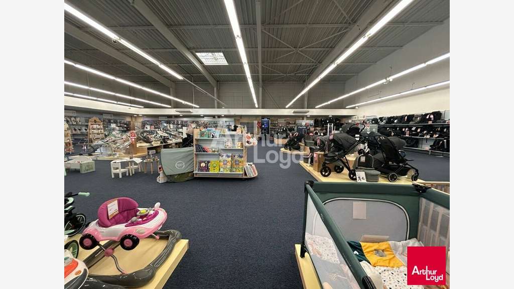 Local 750m² à louer sur 2159m² à Villebarou