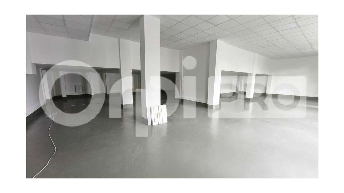 Local 361m² à louer à Villebon-sur-Yvette