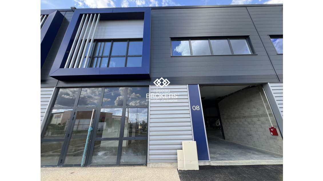 A louer local activité neuf à Villebon Courtaboeuf