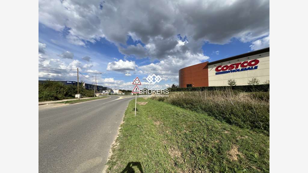A louer local activité neuf à Villebon Courtaboeuf