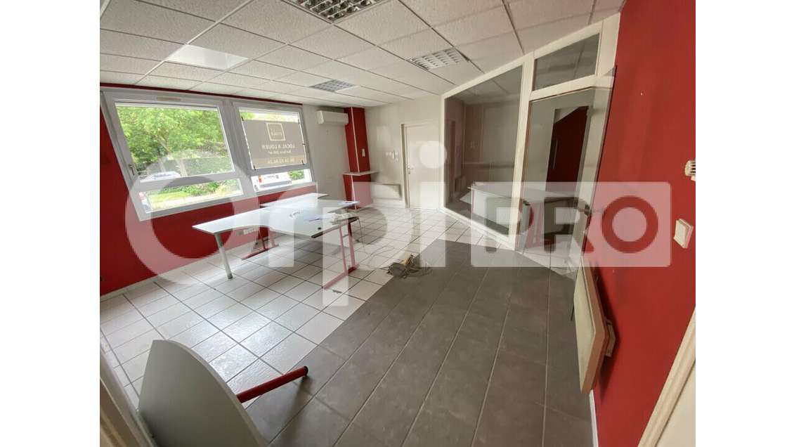 Local 347m² à louer forte visibilité Villefranche