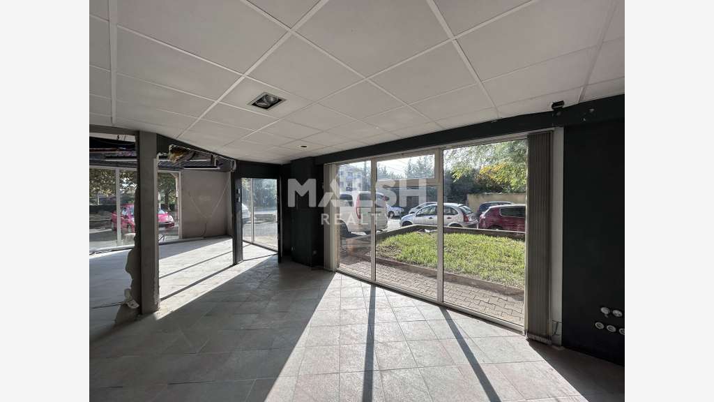 A louer local commercial 250m² Villefranche/Saône