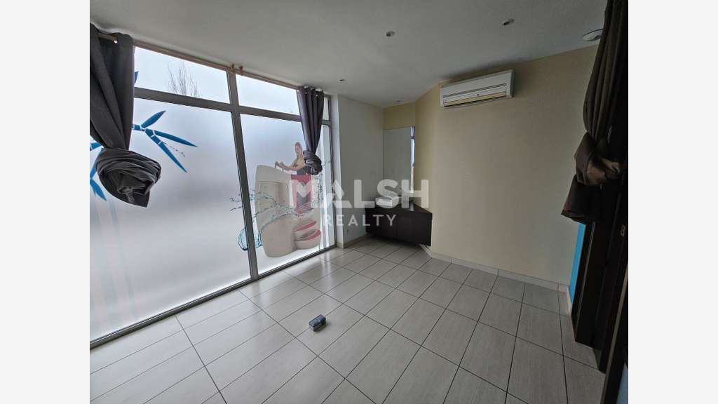 Local commercial 142m² à Villefranche-sur-Saône