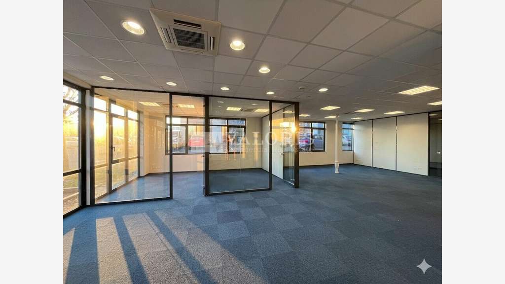 A louer local 230m² Bld Camus à Villefranche-Saône
