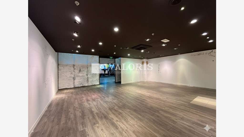 A louer local 116m² galerie Carrefour Villefranche