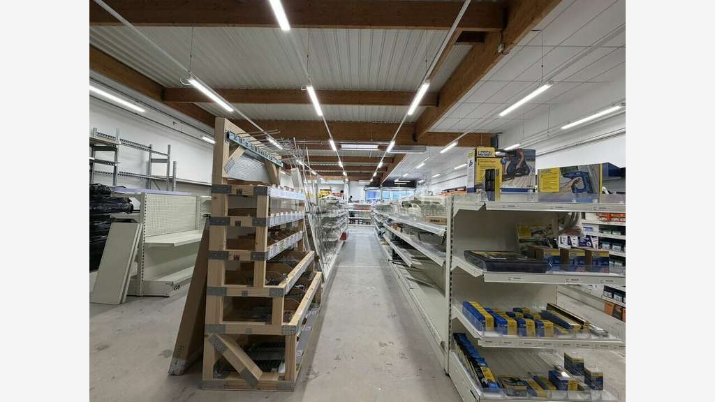 VILLEFRANCHE-SUR-SAÔNE - LOCAL COMMERCIAL à louer