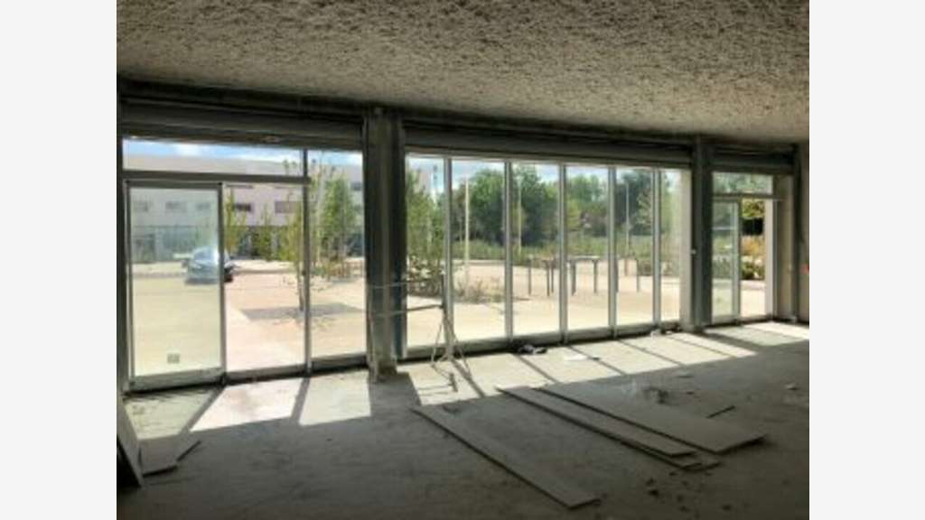 A louer local neuf 97m² à Villenave-d'Ornon