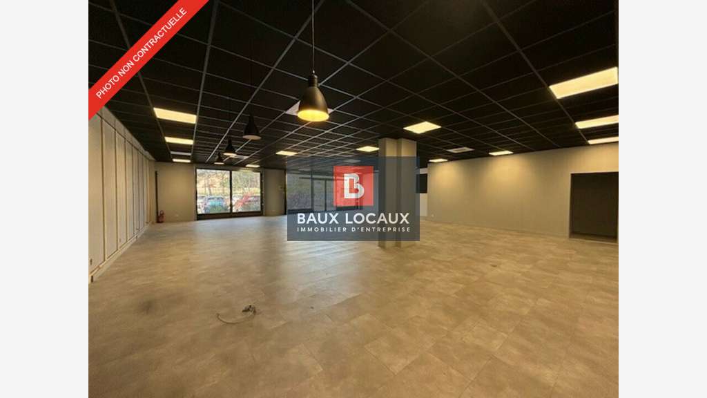 Loue local commercial 350m² Villeneuve les Avignon