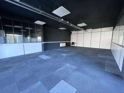 Loue bureaux 61m² au 1er étage à Villeneuve-Loubet
