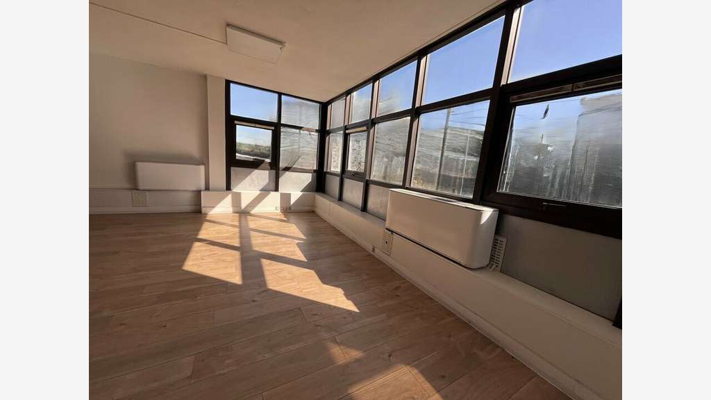 Loue bureaux 61m² au 1er étage à Villeneuve-Loubet