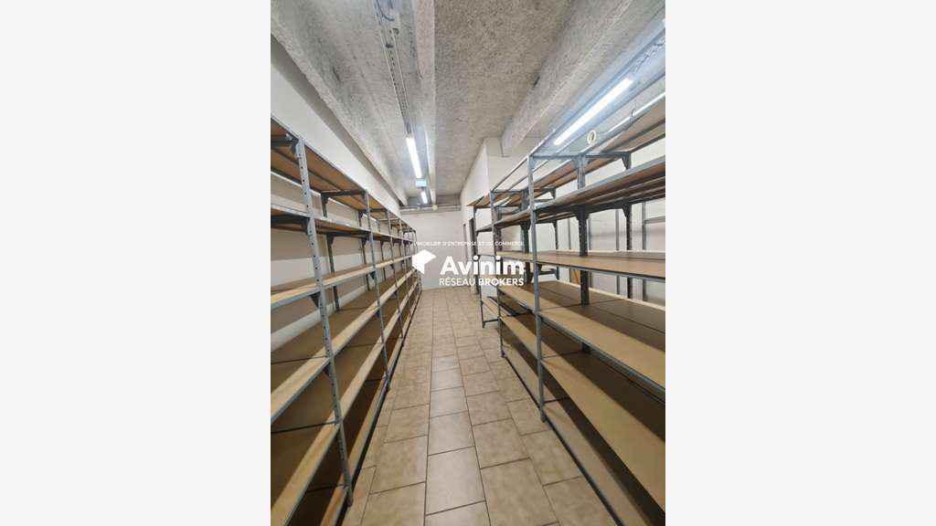 Location local commercial 339m² Villeneuve Loubet