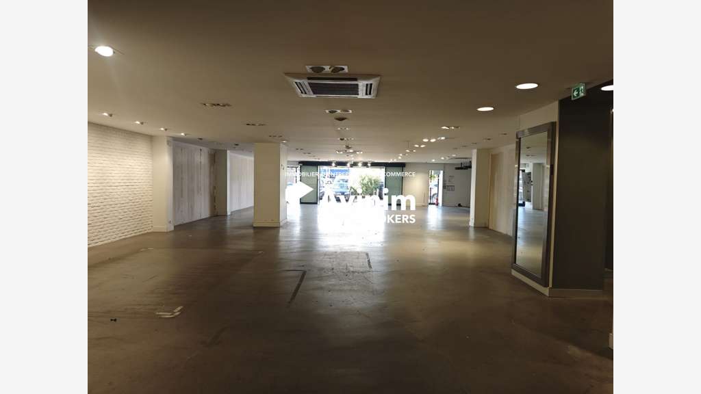 Location local commercial 339m² Villeneuve Loubet