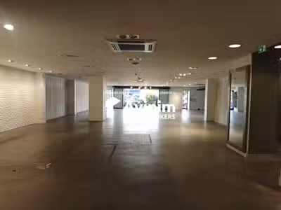 Location pure : Local commercial 339 m² sur la RN7