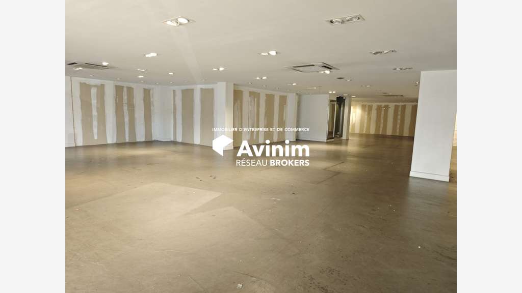 Location local commercial 339m² Villeneuve Loubet