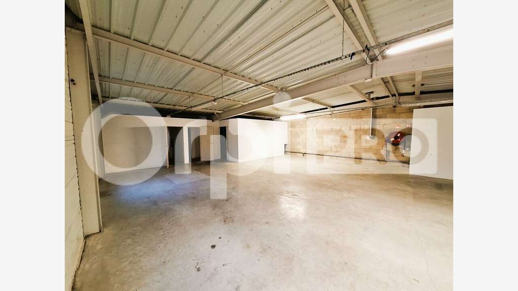 Loue local de 425m² près RN2 Villers-Cotterêts