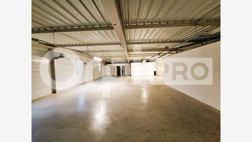 Loue local de 425m² près RN2 Villers-Cotterêts