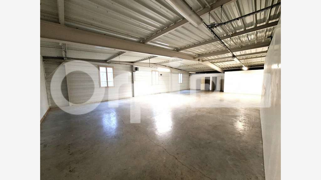 Loue local de 425m² près RN2 Villers-Cotterêts