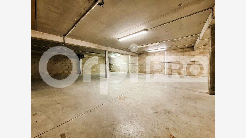 Loue local de 425m² près RN2 Villers-Cotterêts