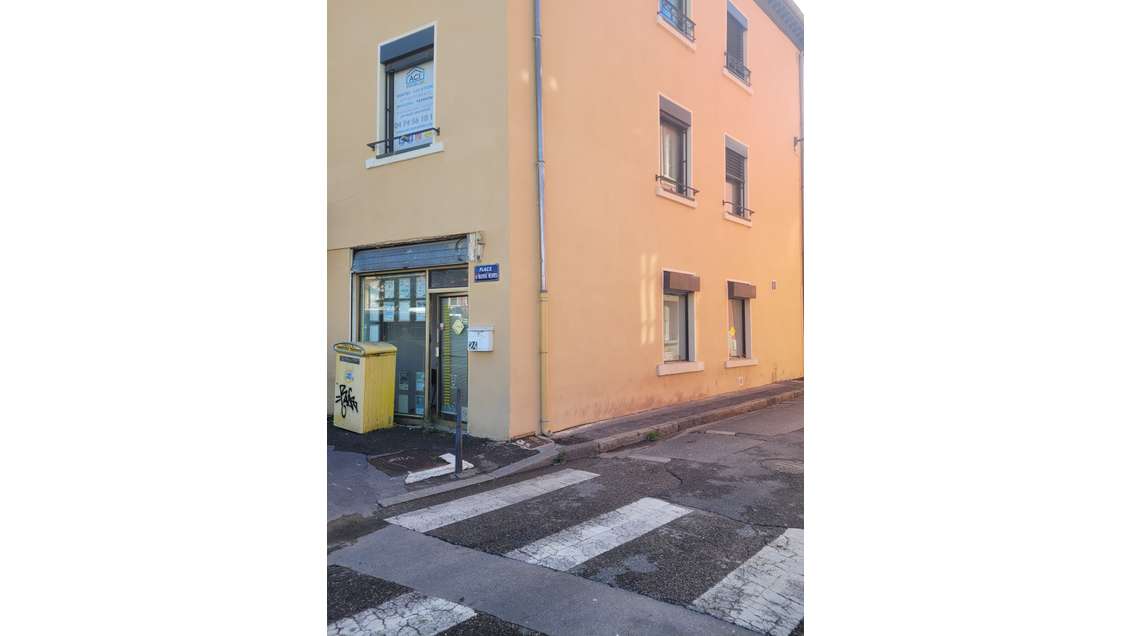 A louer beaux bureaux en duplex à Villeurbanne