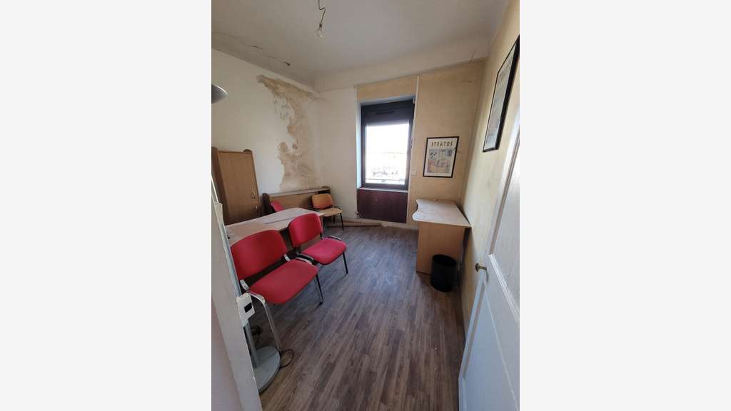 A louer beaux bureaux en duplex à Villeurbanne