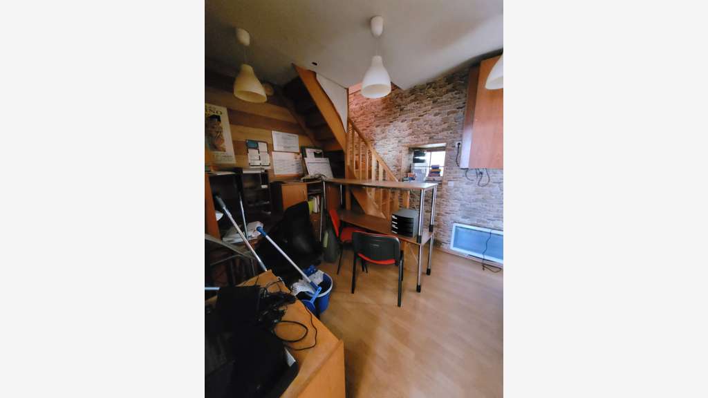 A louer beaux bureaux en duplex à Villeurbanne