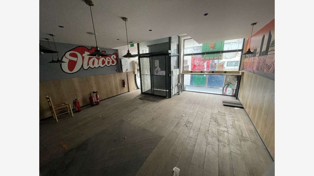 A louer local commerce 220m² quartier Gratte-Ciel