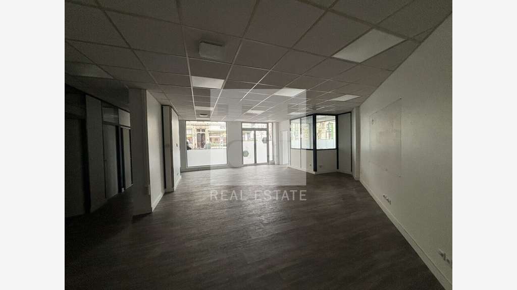 Local commercial 160m² à louer à Villeurbanne