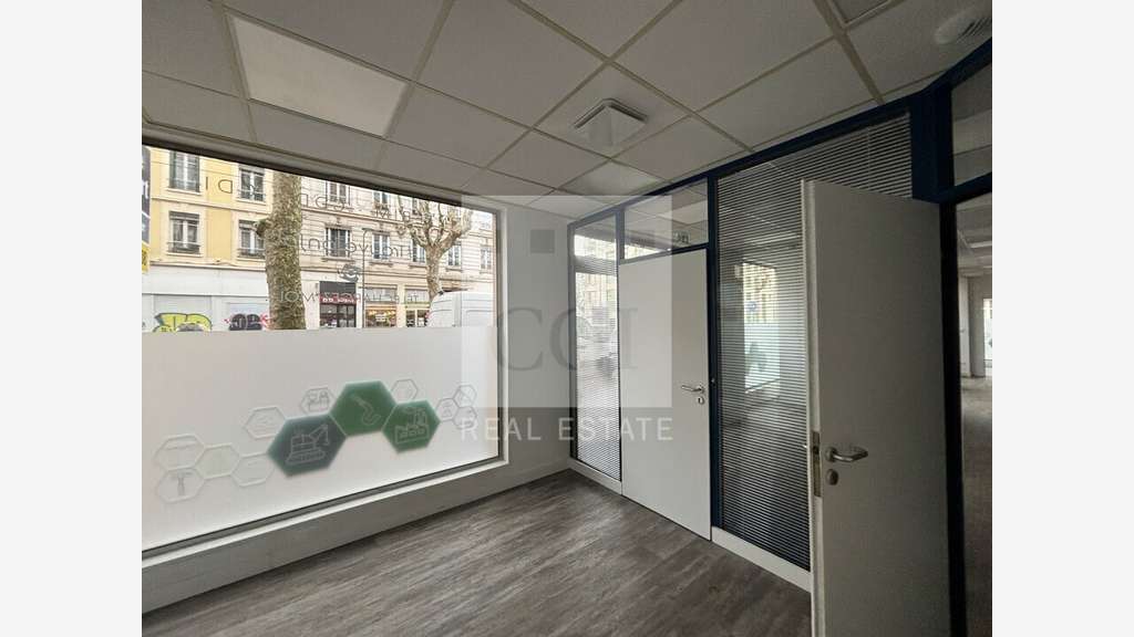 Local commercial 160m² à louer à Villeurbanne