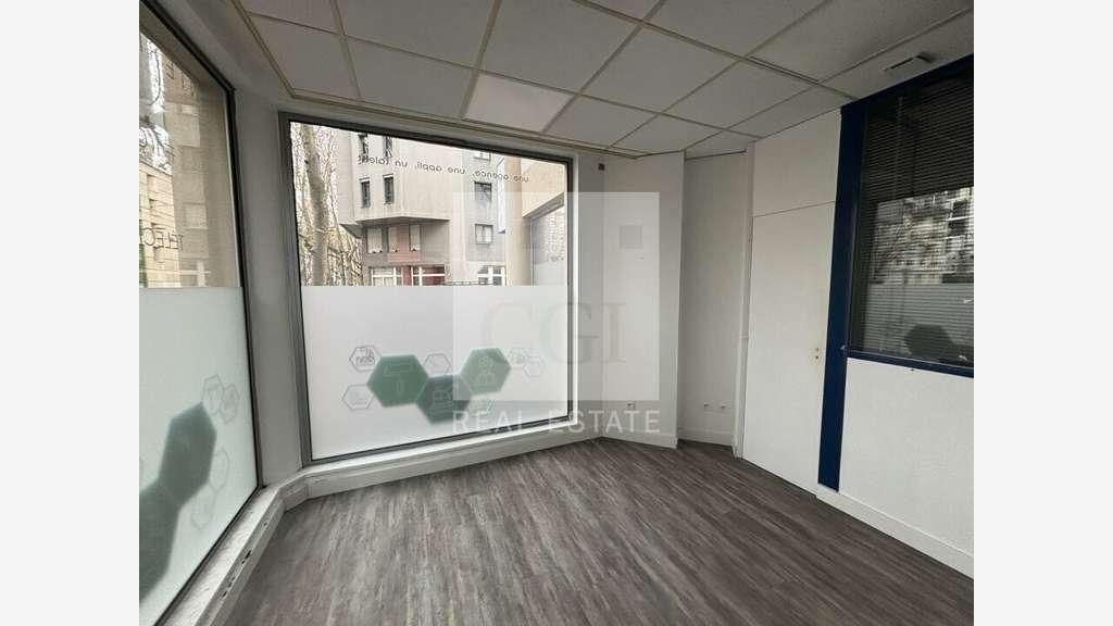 Local commercial 160m² à louer à Villeurbanne
