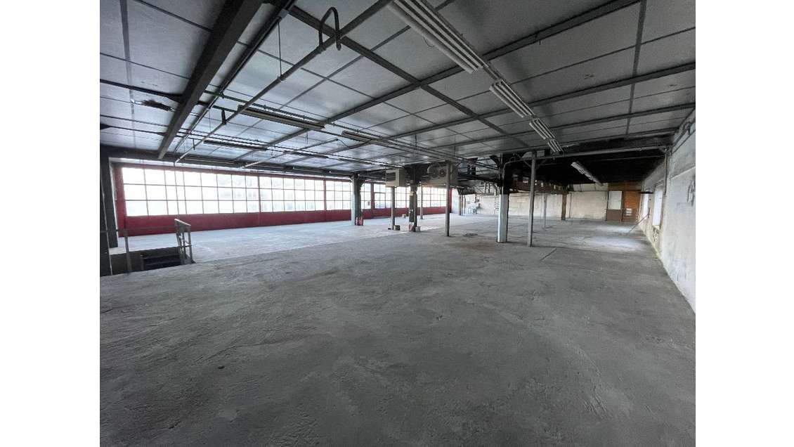 Entrepôt à louer 500m² + parking à Villeurbanne