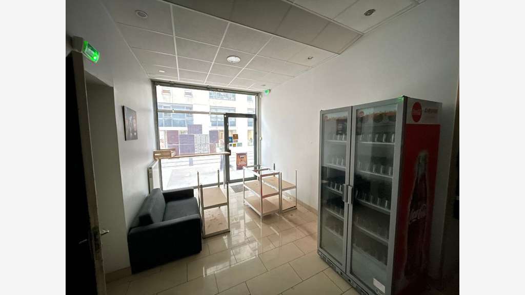 A louer local commercial 110m² Gratte-Ciel