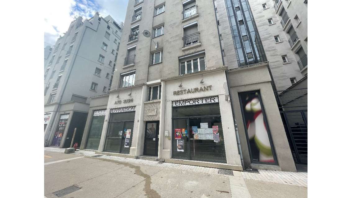 A louer local commercial 110m² Gratte-Ciel