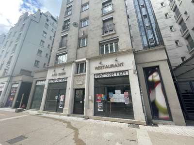 A louer local commercial 110m² Gratte-Ciel